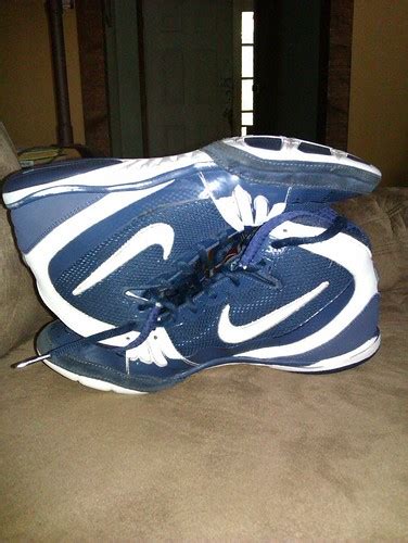 nike freeks size 9.